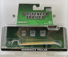 1/64 GREENLIGHT BLACK GOOSENECK TRAILER CHASE