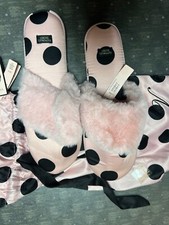 Women NWT "Victoria's Secret " pink slippers. Size 7-8 Med. Reg. 29.50