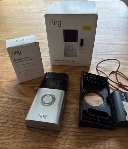RING Essential Secuity Set/ Plus 1 New Extra Quick Release Battery  - Afbeelding 1 van 9