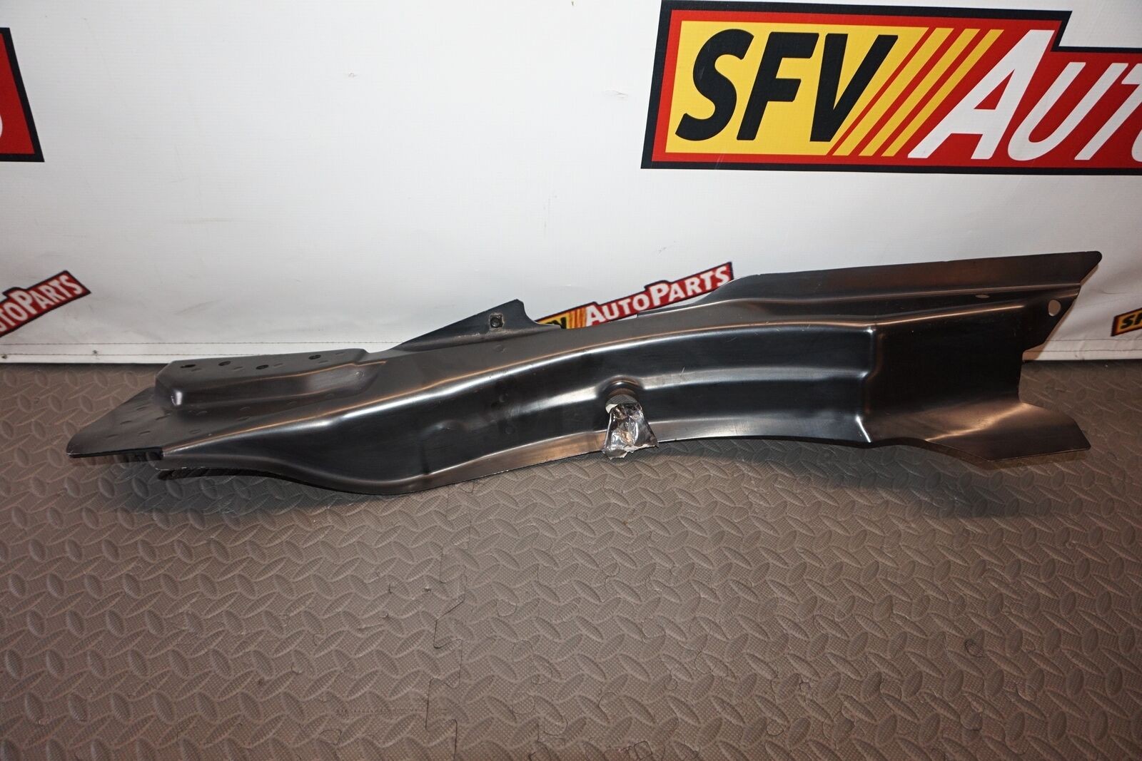 BENTLEY GT GTC FLYING SPUR APRON UPPER WHEEL GATE 2004 2005 2006 3W0 805 195
