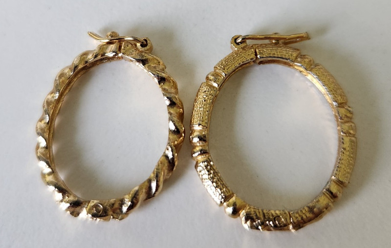 Mid Century Gold Tone Oval Scarf Holder Rings Hinged Clip Set Vintage Fashion