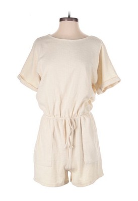 (Unbranded) Ivory Romper, Size Medium in Great Condition!