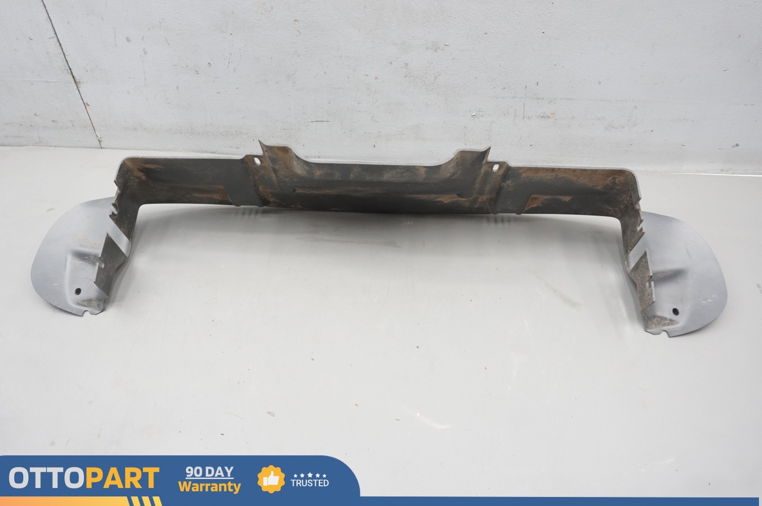 2004-2008 Maserati Quattroporte M139 Front Bumper Radiator Duct Vent Trim OEM