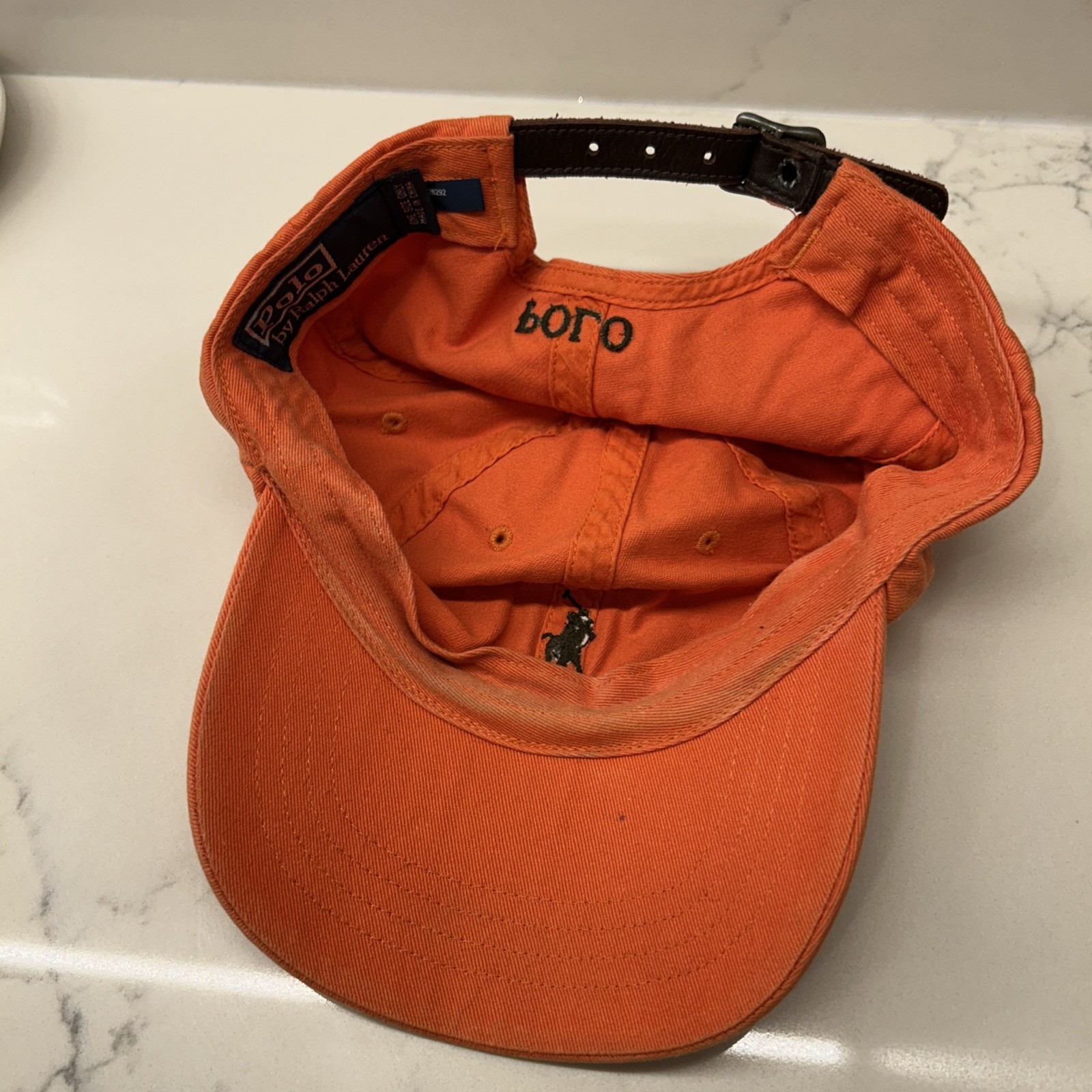 Cappello Polo Ralph Lauren berretto pelle cinturino schiena arancione verde pony logo ricamato