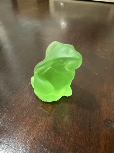 Fenton 2003 Green Satin/Frosted Bunny Rabbit Figurine