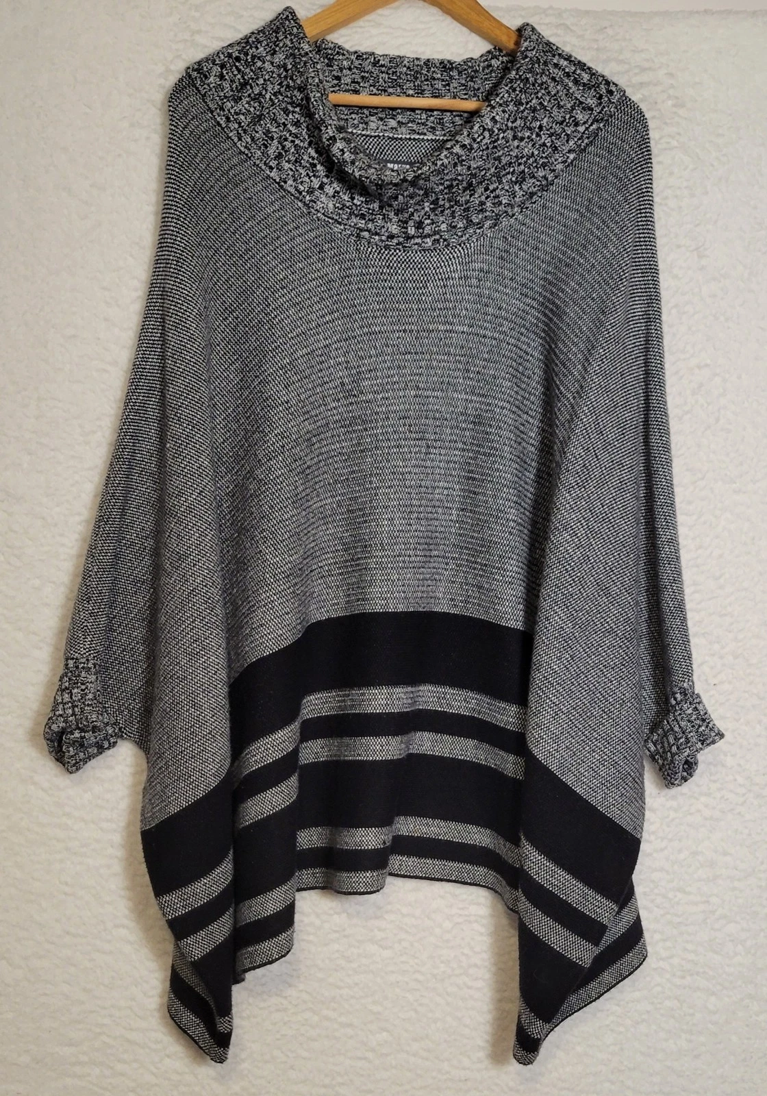 Maeve Womens Poncho Cape Sweater Sz M/L Short Sleeve Black White Cowl Neck 1253