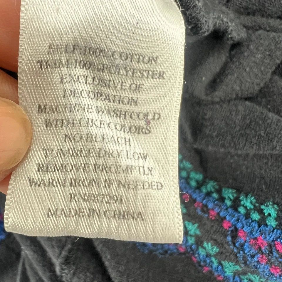 Blusa JWLA by Johnny Was preta boho camponesa tamanho 1X bordada floral gola V - Imagem 4 de 4