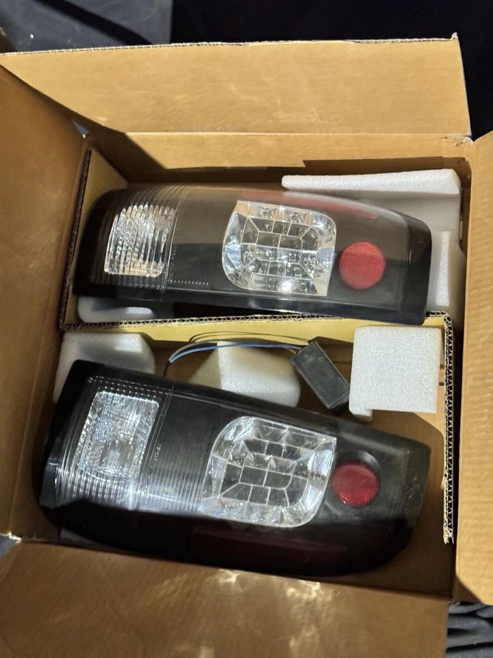 FORD F-150/250 97-03 LIGHTDUTY / F-250/F-350 SUPERDUTY 99-07 TAIL LIGHTS BLACK - Image 3 of 3