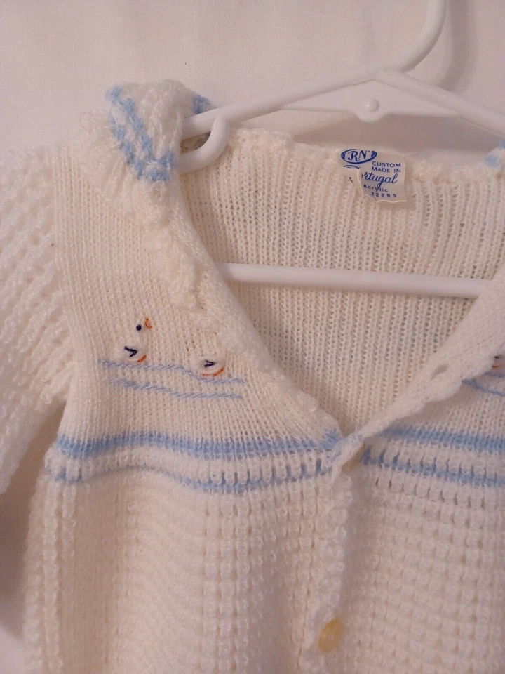 Saco de dormir RN PORTUGAL 0-6M bebé niño. Tejido blanco/azul, bordado, capucha costaba $52 Foto 2 de 4