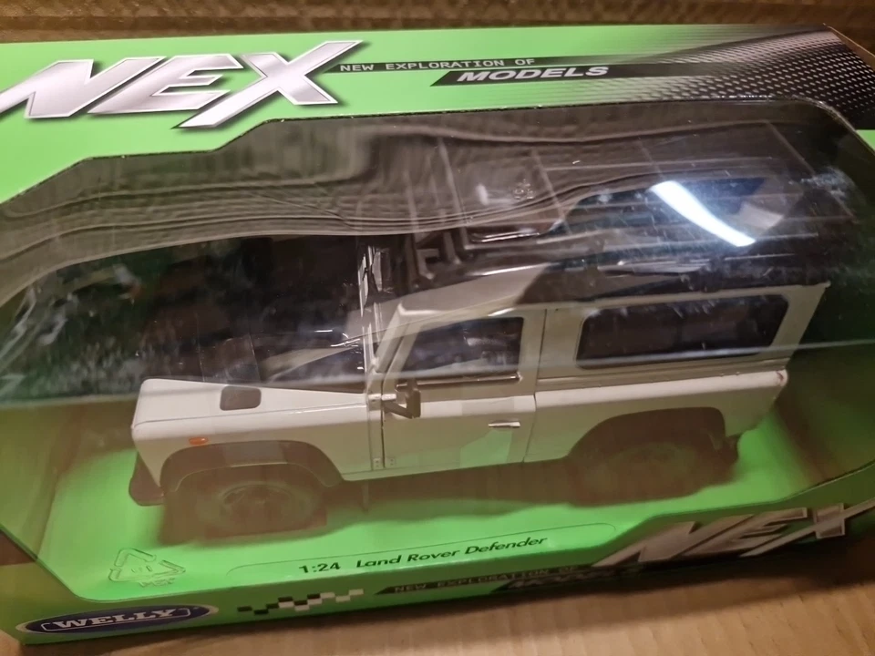 Land Rover Defender Blanc 1/24 Welly Nex - Photo 2/4