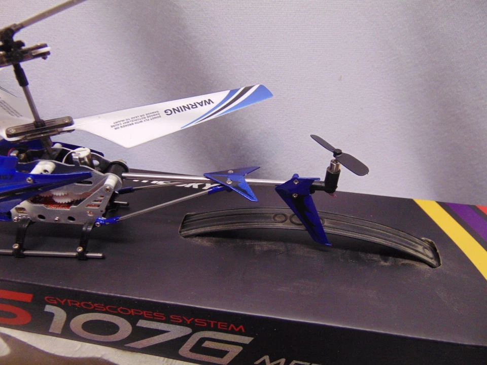 Syma S1076 metal series 3 channel infrared RC mini Helicopter gyroscopes system - Image 4 of 4