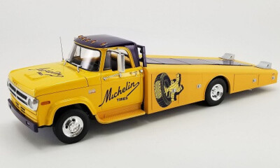 Dodge D-300 Ramp Truck Autotransporter Michelin Reifen ACME Maßstab 1:18 OVP NEU