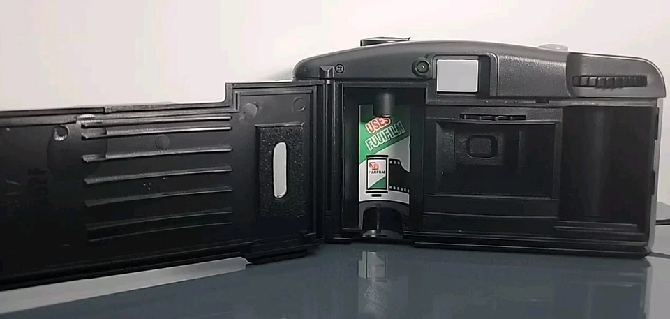 Fujifilm Clear Shot V 35mm Film Camera Silver with Original Box & Manuals - Image 3 of 4