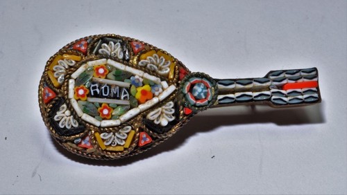 Ancienne Broche Micro Mosaïque Forme Mandoline. Souvenir De Voyage En