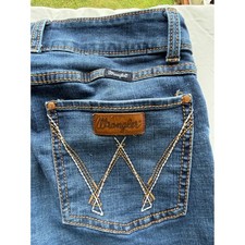Wrangler Ultimate Riding Jeans Womens size 9, 32.5x33 with stretch Bootcut