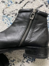 VTG JOAN AND DAVID couture boots, black leather inside and out zipper excellent
