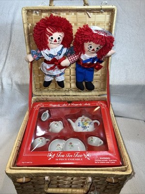 Vintage Raggedy Ann & Andy Dolls w/ Mini Tea Set in Wicker Picnic Basket