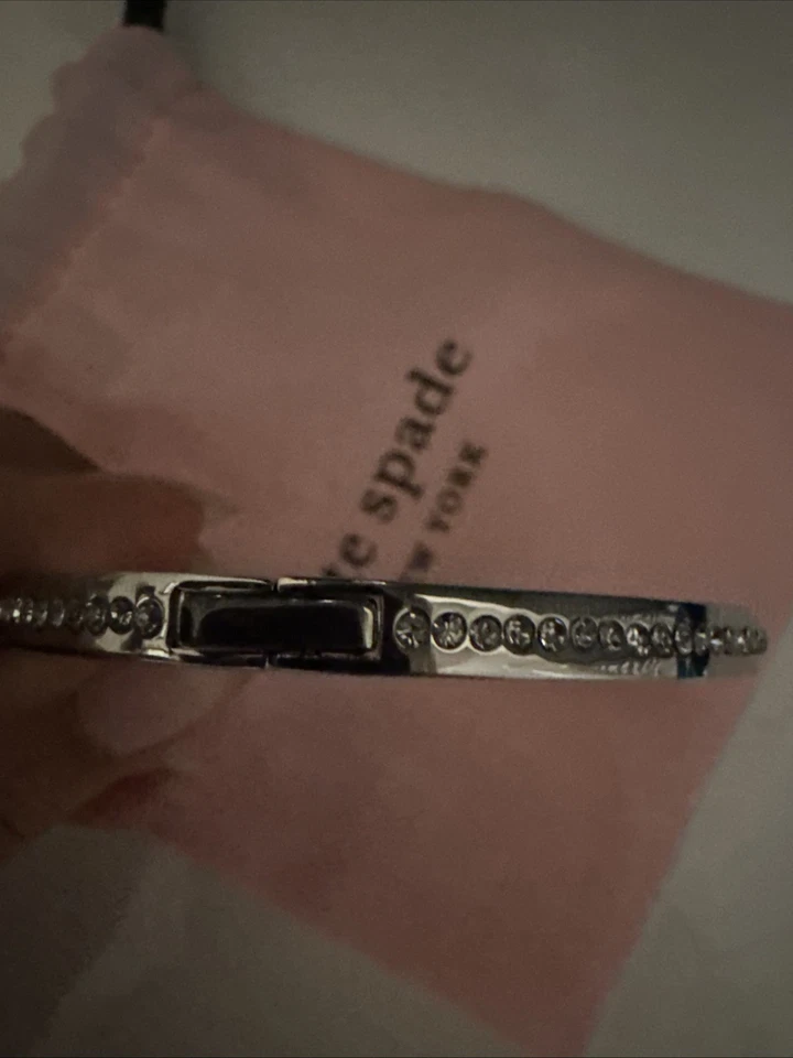 Brazalete Brazalete Kate Spade New York Tono Plata Nuevo Nunca Usado Foto 2 de 4