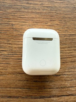 Apple AirPods ( 2. Generation ) Charging Case gebraucht