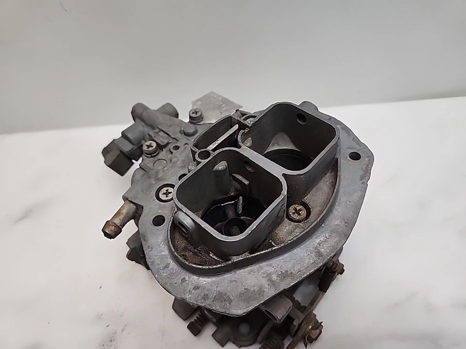 Carburador Holley 5765 de 2 barriles - AMC/Jeep 196ci en línea - seis núcleos de colección Foto 4 de 4