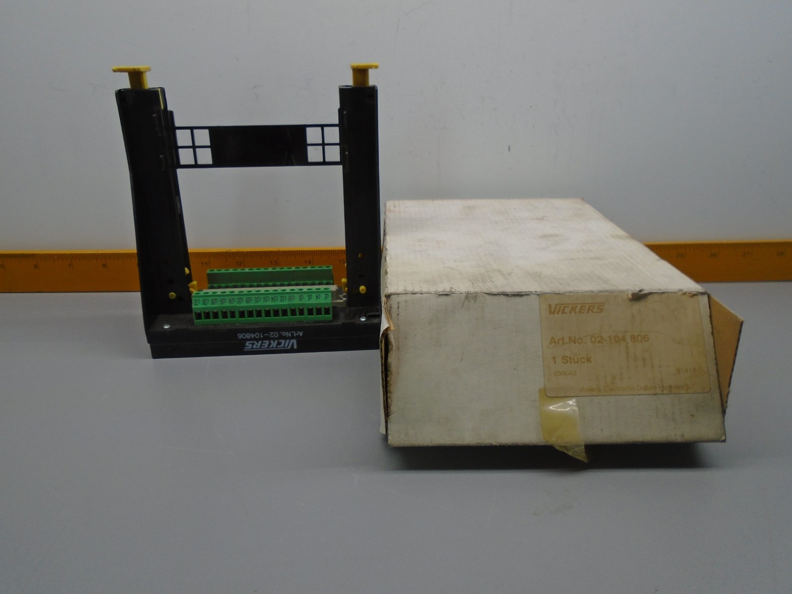 New old Stock 02-104806 Eaton Vickers  Card Holder 02-104806  W21