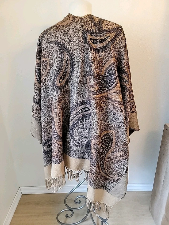 Suéter Mantón Envolvente East 5th Avenue Talla Única Beige Paisley Flecos Boho Nuevo Foto 2 de 4