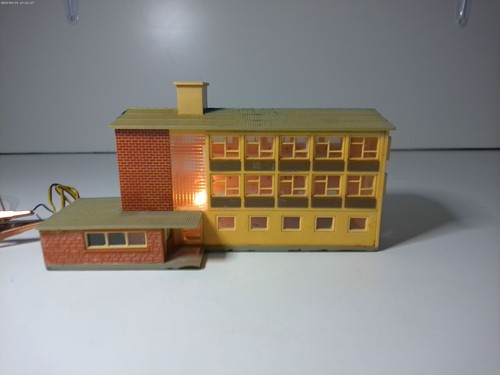 Vollmer H0 V554 edificio administrativo - luz - construido - sin embalaje original #12000 | Zustand: Gebraucht