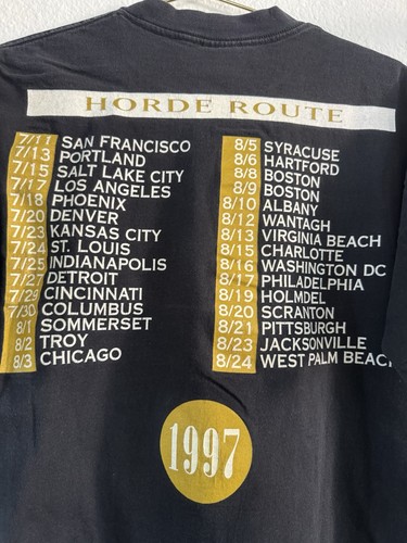 Vintage Neil Young 1997 Horde Tour Concert Tshirt - Picture 5 of 13