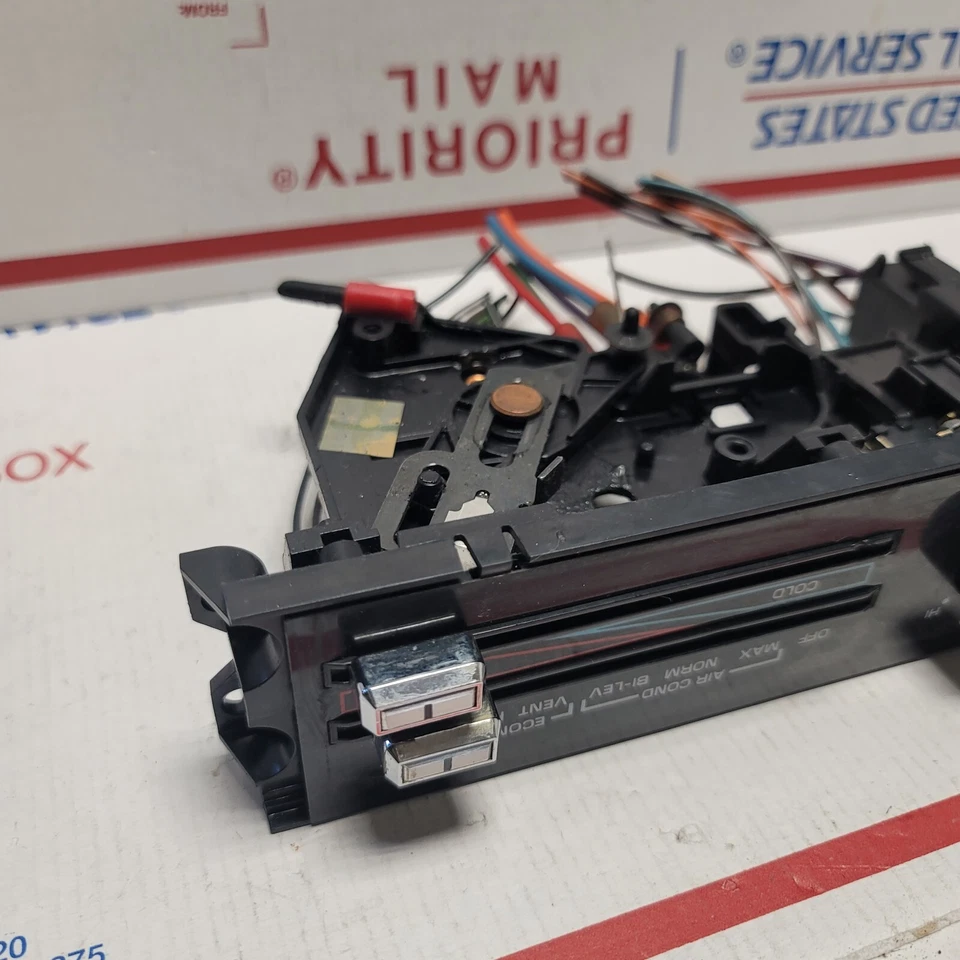 GM 16060543 1985-91 Oldsmobile panel de control de clima aire acondicionado Delta 88 98 Regency OEM Foto 2 de 4