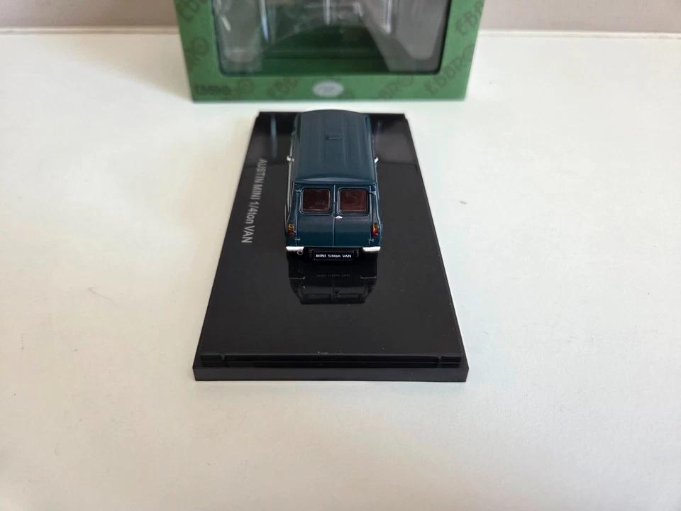 Furgone Ebbro 1/43 Austin Mini 1/4 di tonnellata - verde - 1960 - 44561 - Immagine 4 di 4