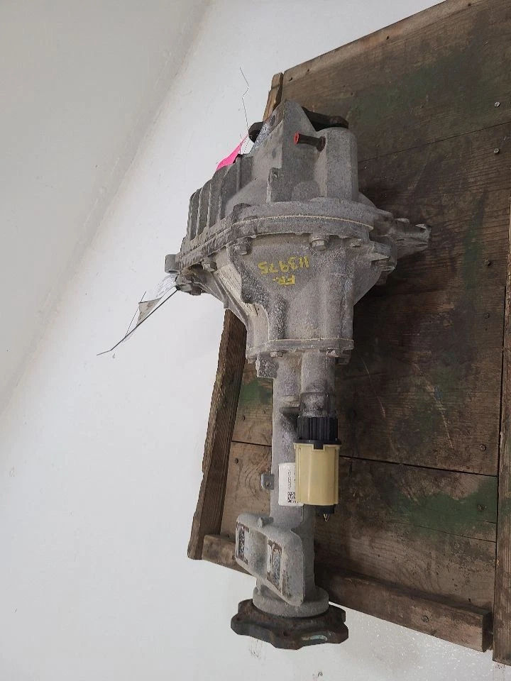 15-20 Chevrolet Suburban 1500 Portador Delantero 3.42 Relación Opt GU6 23312174        Foto 2 de 4