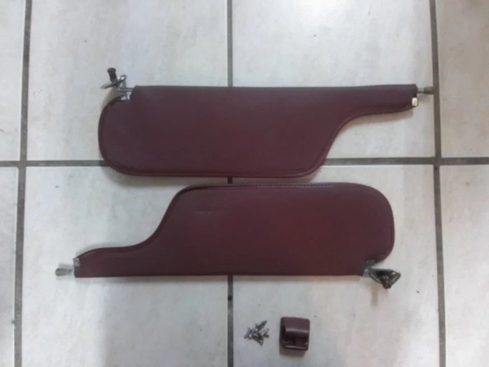 Par de parasoles Ford Granada 1975-1980 sedán 4 puertas vinilo granate fabricante de equipos originales de fábrica Foto 2 de 4