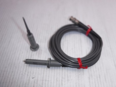 Tektronix P6028 Oscilloscope Probe w/ Tektronix Screw On 013-0071-00 Probe Tip