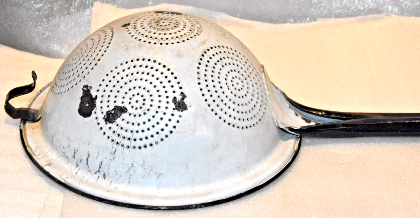 Vintage Colander Kitchen Enamel-Old Sieve-Strainer-Kitchen Decor-Vintage Sieve*/