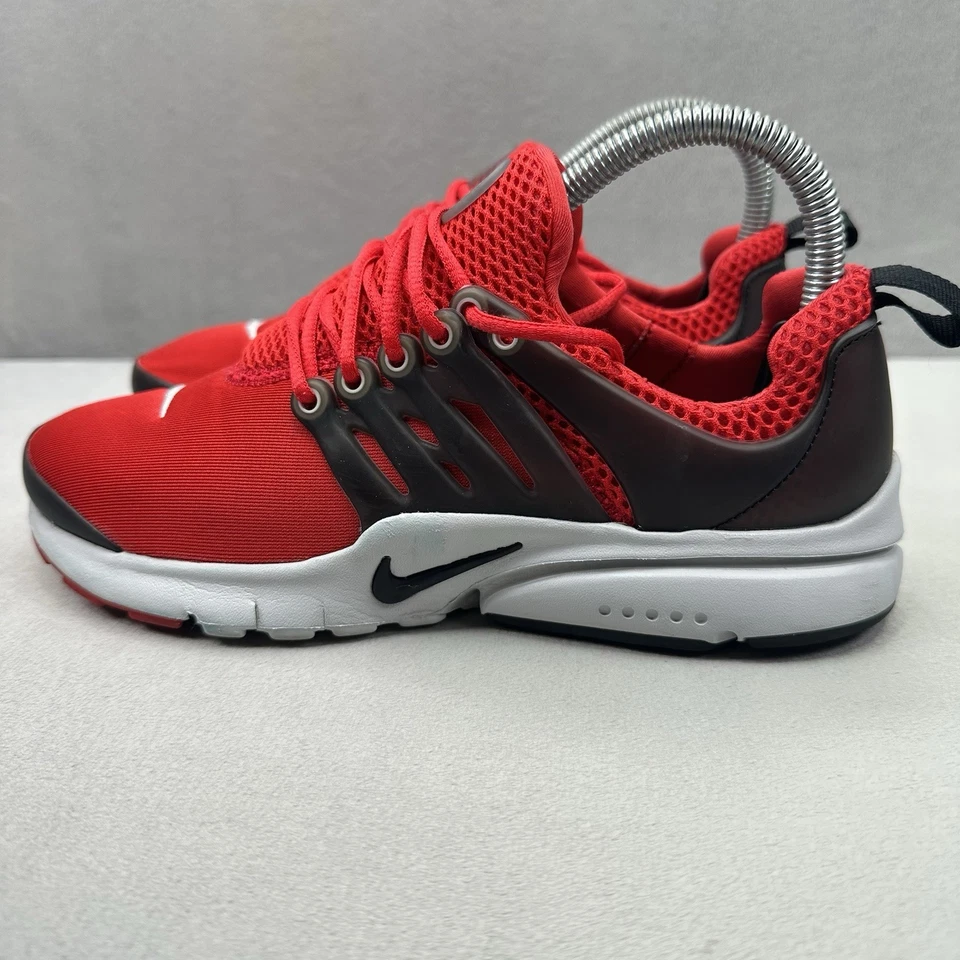 Tênis esportivo feminino 6,5/5Y Nike Air Presto vermelho universitário/preto - Imagem 3 de 4