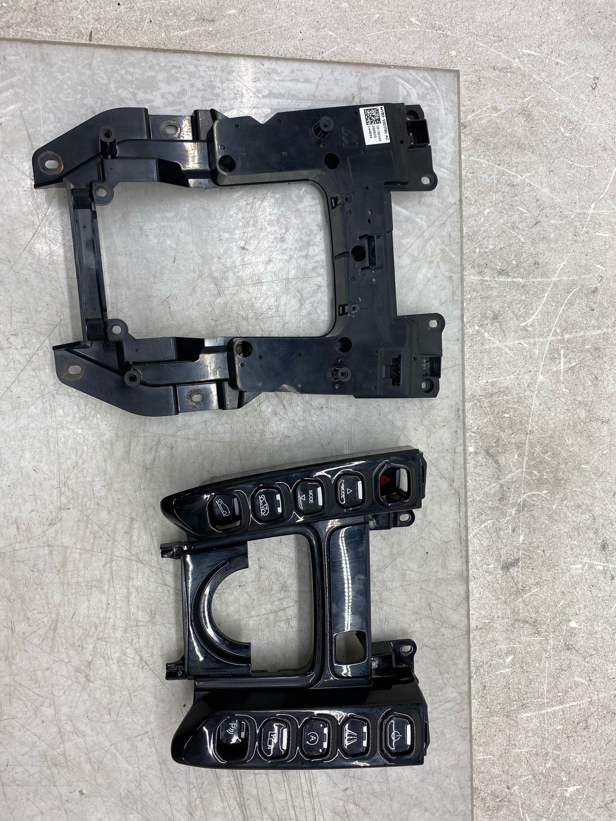 2020-2025 ASTON MARTIN DBX CENTER CONSOLE DRIVE MODE SWITCH PANEL MY83-13D730-AC