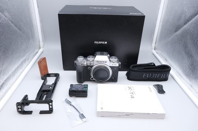 Fujifilm X-T4 Gehäuse 26,1 MP Silber 2.651 Auslösungen spiegellose Systemkamera