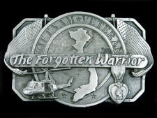 SJ01131 VINTAGE 1985 THE FORGOTTEN WARRIOR VIETNAM VETERAN MILITARY BUCKLE