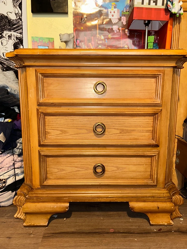 Used Queen Size Bedroom Set. Dresser, 2 Nightstands, Queen Bedframe, Boxspring - Image 4 of 4