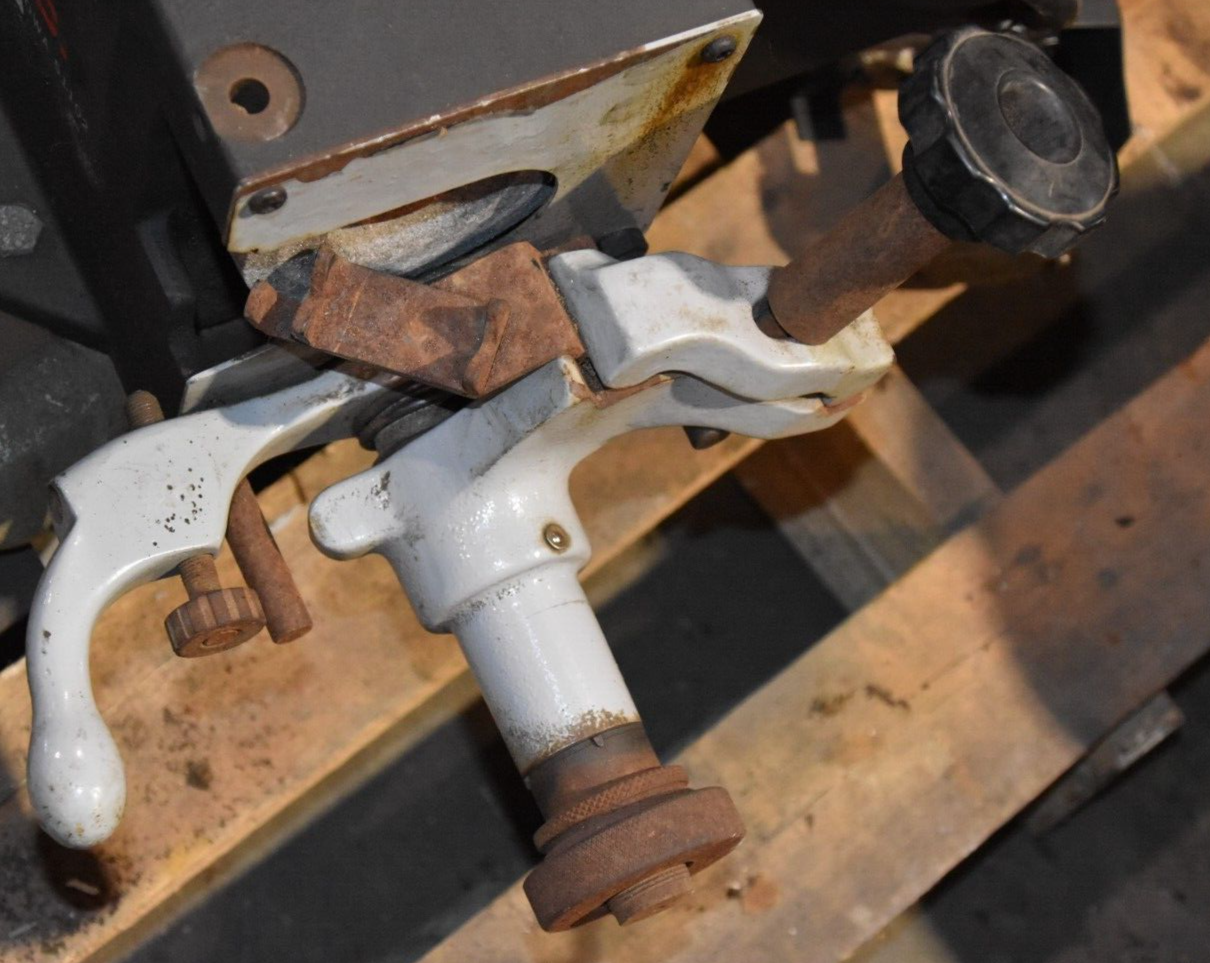 SIOUX 2075 VALVE FACE GRINDER. 115VAC, 9.4A, 60HZ, 7.4A GRINDING HEAD