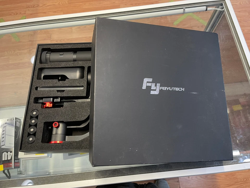 FEIYU TECH a2000 - 3-AXIS CAMERA GIMBAL W/DUAL AND SINGLE GRIP. FOR DSLR CAMERAS - Image 4 of 4