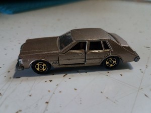 tomica cadillac