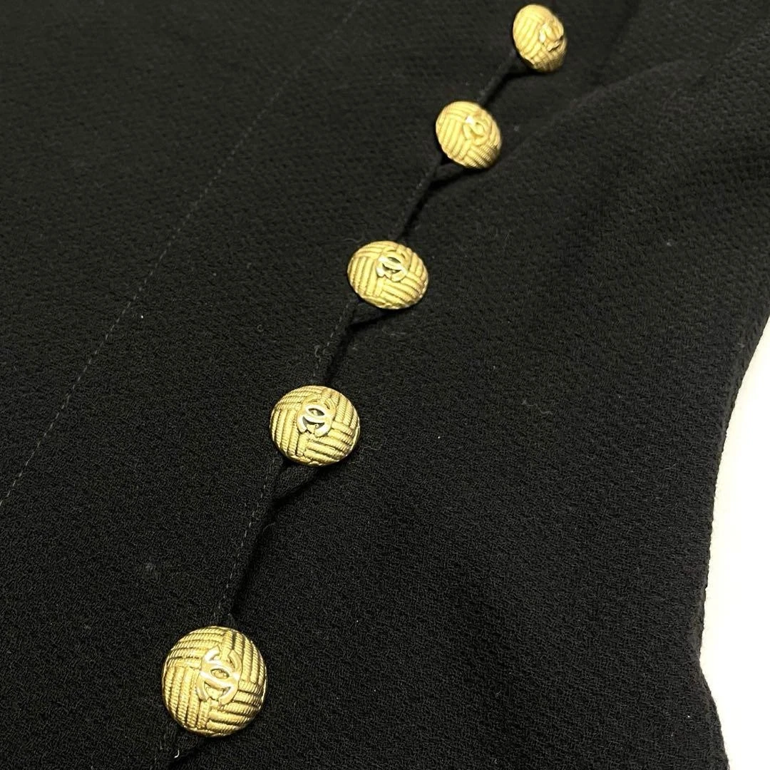 Cappotto modello popolare Chanel intrecciato con bottoni cocco