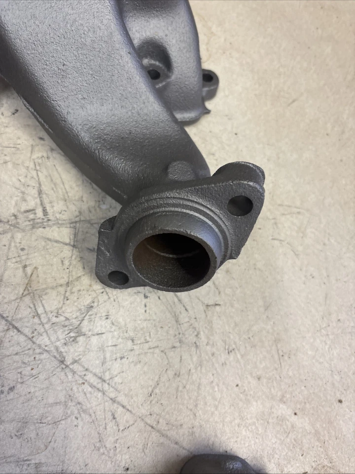 MOPAR Barracuda 318 340 COLECTOR DE ESCAPE Par de plumeros de dardos 360 Dodge Plymouth A Foto 2 de 4