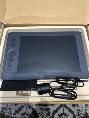 Wacom PTH-651 Intuos Pro Digital Graphic Drawing Tablet And Discs