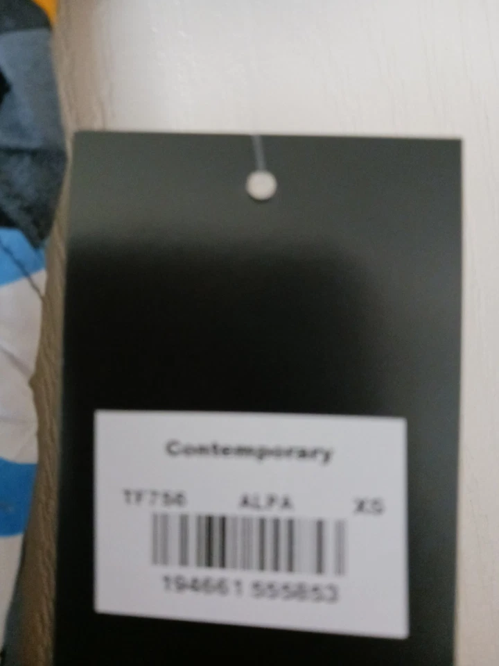 Disney Scrub Top Alice In Wonderland XS NWT - Image 4 of 4