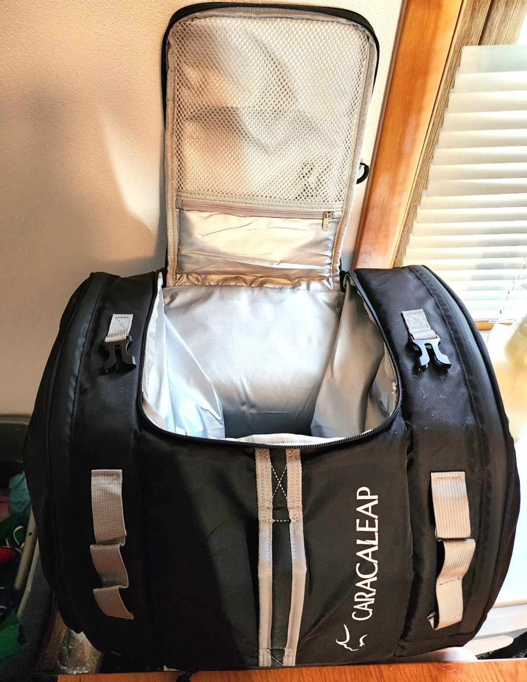 Caracaleap Ski Boot Bag Durable Black Backpack Travel Storage NWT B/133