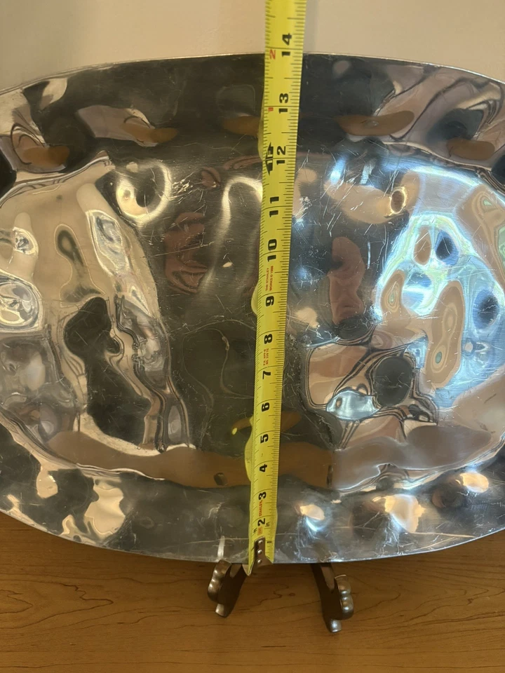 Алюминиевая волнистая тарелка Large Crate And Barrel 14 дюймов x 20,5 дюйма - Изображение 3 из 4