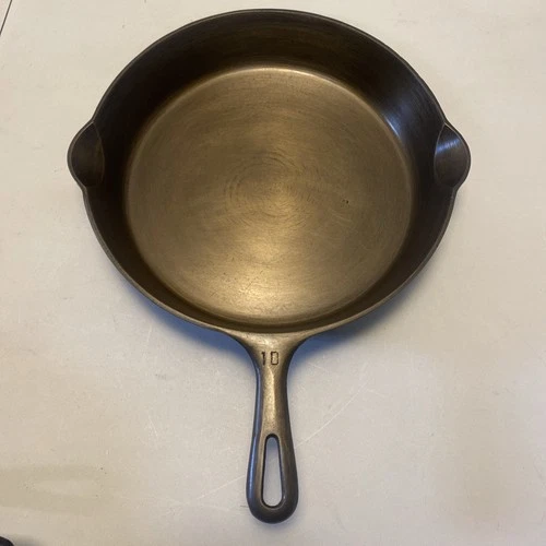 Beautiful Griswold Cast-Iron Skillet #10