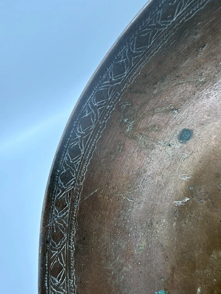 Plato oriental antiguo estampado sartén de bronce coleccionable Foto 3 de 4